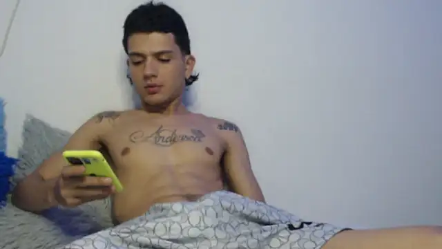 Snapshot of andersonZ998 chatting on October 2025 04:30:01 AM andersonZ998 online show from October 2025 04:30:01 AM