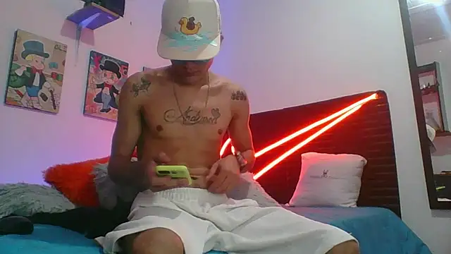 Snapshot of andersonZ998 chatting on October 2025 08:09:02 PM andersonZ998 online show from October 2025 08:09:02 PM