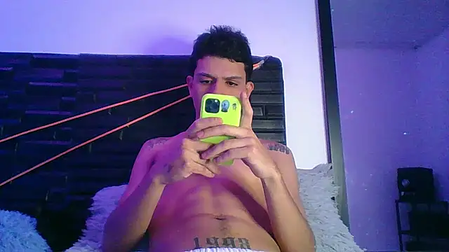 Snapshot of andersonZ998 chatting on October 2025 04:57:02 AM andersonZ998 online show from October 2025 04:57:02 AM