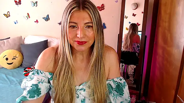 Jolie-Mature online show from October 2025 07:58:02 PM