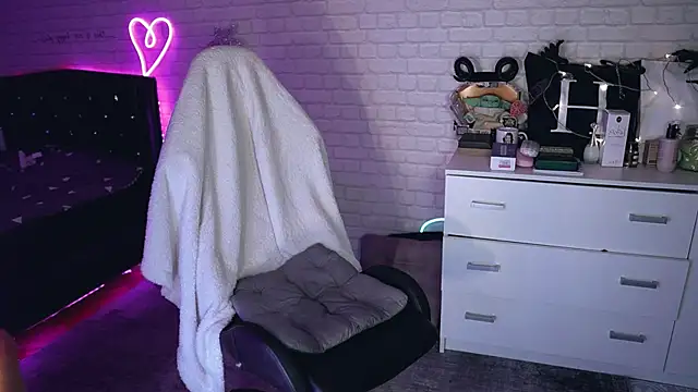  Uindi  online show from December 2024 07:31:02 PM