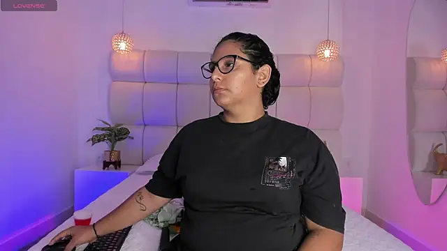 DanielleEvans  online show from October 2025 11:22:02 AM