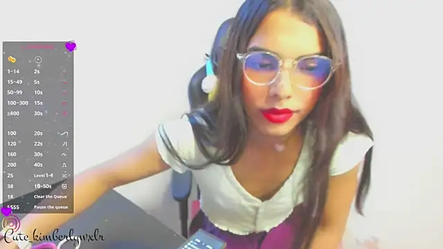 Kim Wexler online show from October 2025 05:33:01 AM