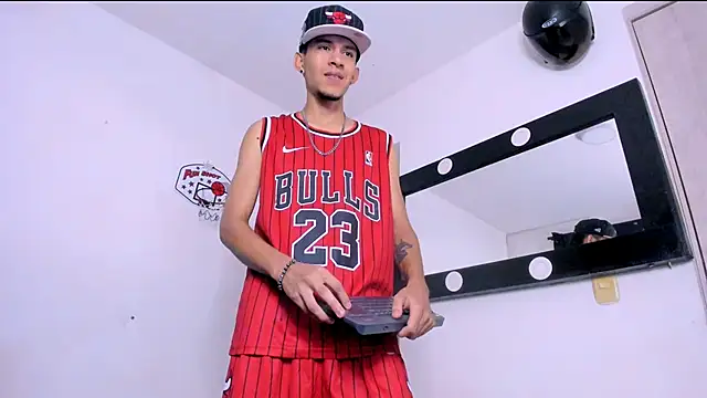 Snapshot of Samuel_Suarez chatting on May 2026 03:45:02 AM Samuel Suarez online show from May 2026 03:45:02 AM
