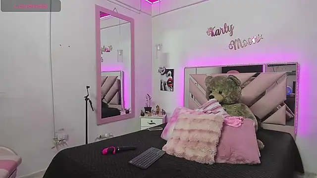 Snapshot of Karly_moon chatting on September 2025 12:21:02 AM Karly moon online show from September 2025 12:21:02 AM