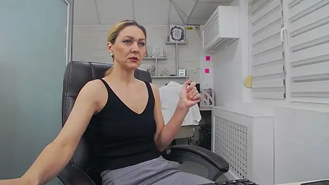 EllaMilf  online show from November 2025 04:49:01 PM