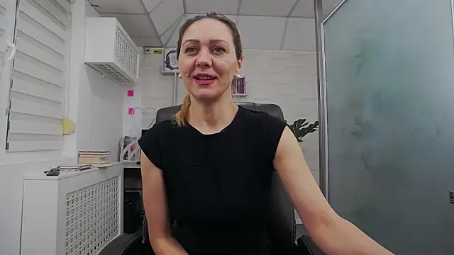 EllaMilf  online show from November 2025 04:58:02 PM