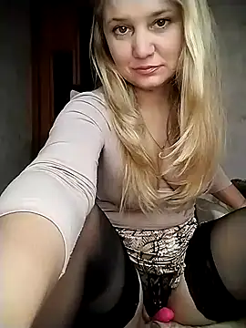 ImyoursLilu32 online show from December 2024 08:25:02 PM