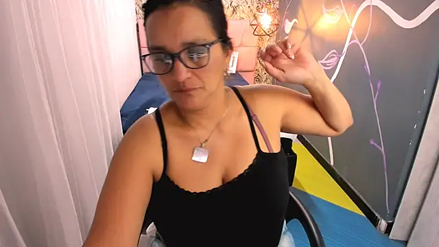 Snapshot of MarilynMiilf_ chatting on March 2025 10:54:01 PM MarilynMiilf online show from March 2025 10:54:01 PM