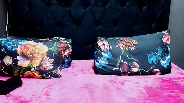 Snapshot of Ducheess chatting on March 2025 02:09:01 AM Ducheess online show from March 2025 02:09:01 AM