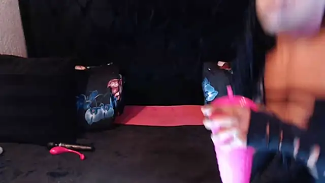 Snapshot of Ducheess chatting on November 2025 11:07:02 PM Ducheess online show from November 2025 11:07:02 PM