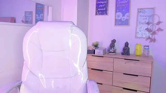 bluee hazell online show from October 2025 11:33:02 AM