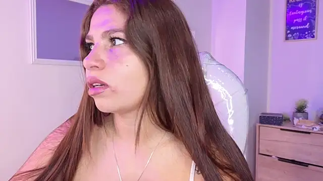 bluee hazell online show from October 2025 10:10:01 AM