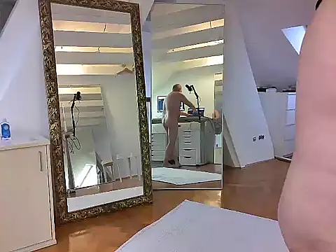 Snapshot of tobi_jerker chatting on January 2025 01:40:02 PM tobi jerker online show from January 2025 01:40:02 PM