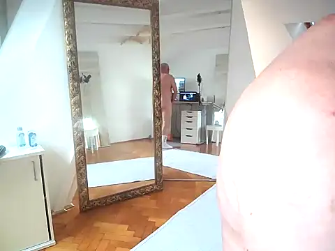 Snapshot of tobi_jerker chatting on October 2025 11:42:02 AM tobi jerker online show from October 2025 11:42:02 AM