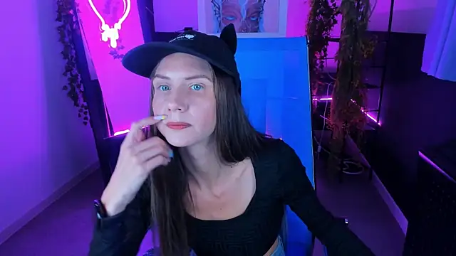 Snapshot of GrayceWild chatting on September 2025 11:43:01 AM GrayceWild online show from September 2025 11:43:01 AM