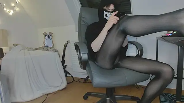 Nyl0nnickb0y online show from February 2026 09:11:01 PM