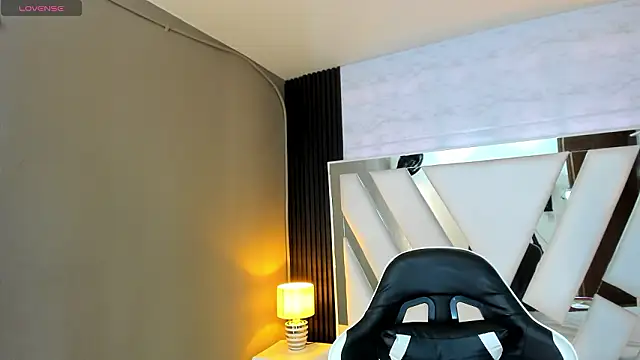 Linda4Petite online show from February 2026 06:15:01 PM