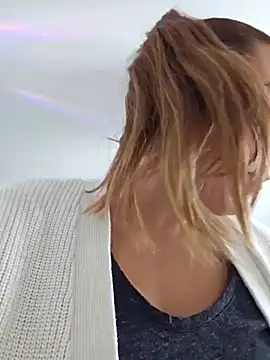 Ellie-L-Elizabeth online show from January 2025 04:20:01 PM