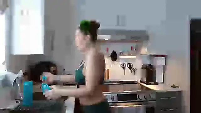 Ellie-L-Elizabeth online show from March 2025 03:18:02 PM