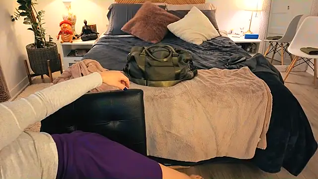 Ellie-L-Elizabeth online show from November 2025 03:36:02 PM