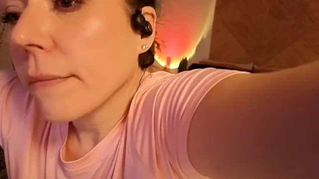 Snapshot of Ellie-L-Elizabeth chatting on February 2026 02:12:02 AM Ellie-L-Elizabeth online show from February 2026 02:12:02 AM