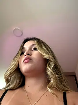 Snapshot of lunablossom_ chatting on November 2025 09:36:02 PM lunablossom online show from November 2025 09:36:02 PM