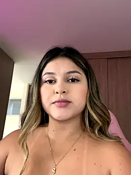 Snapshot of lunablossom_ chatting on November 2025 10:10:02 PM lunablossom online show from November 2025 10:10:02 PM