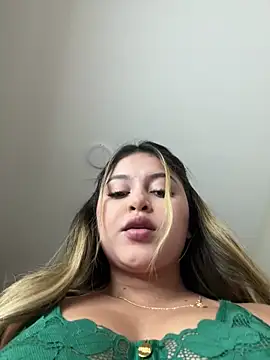 Snapshot of lunablossom_ chatting on November 2025 09:13:01 PM lunablossom online show from November 2025 09:13:01 PM