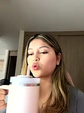 lunablossom  online show from January 2026 10:15:01 PM