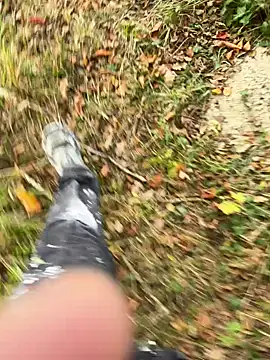 Snapshot of RenaudS-02 chatting on October 2025 01:01:01 PM RenaudS-02 online show from October 2025 01:01:01 PM