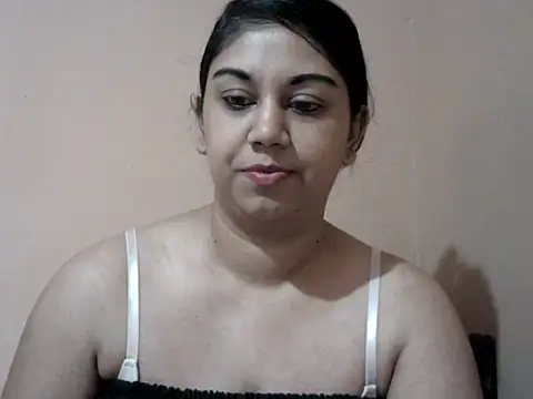 Snapshot of bellachow10 chatting on April 2026 06:06:01 AM bellachow10 online show from April 2026 06:06:01 AM