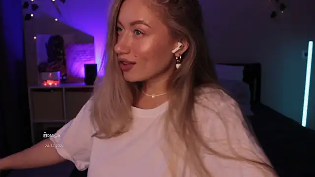 Blondie Bunny online show from December 2024 07:28:02 AM