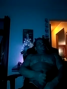 Snapshot of yellowwetfox chatting on December 2024 02:28:01 AM yellowwetfox online show from December 2024 02:28:01 AM