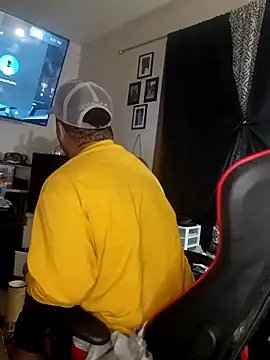 Snapshot of yellowwetfox chatting on December 2024 02:38:02 AM yellowwetfox online show from December 2024 02:38:02 AM