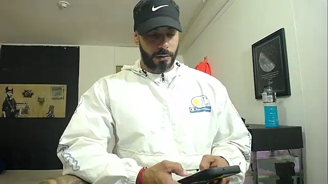 Snapshot of romeolovedark chatting on January 2025 01:15:01 AM romeolovedark online show from January 2025 01:15:01 AM