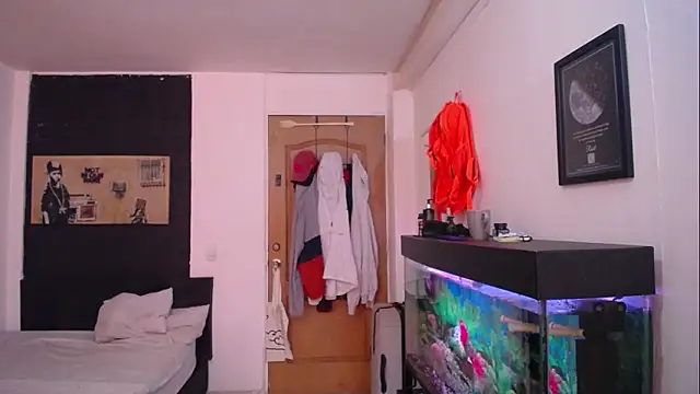 Snapshot of romeolovedark chatting on January 2025 03:45:01 PM romeolovedark online show from January 2025 03:45:01 PM