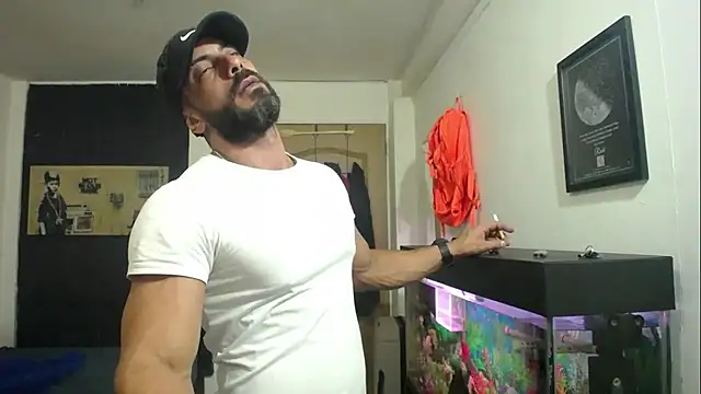 Snapshot of romeolovedark chatting on February 2025 03:20:01 AM romeolovedark online show from February 2025 03:20:01 AM