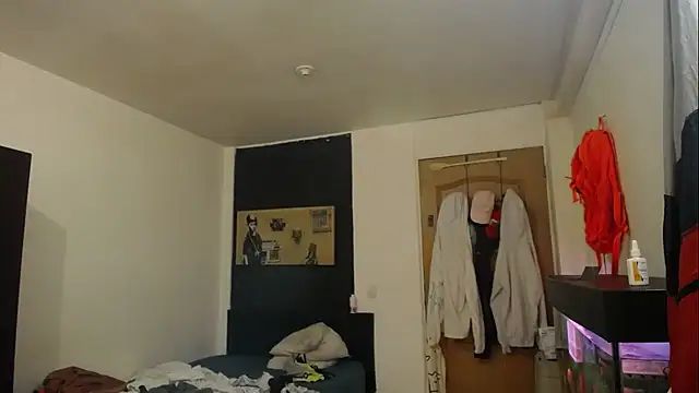 Snapshot of romeolovedark chatting on February 2025 08:04:02 PM romeolovedark online show from February 2025 08:04:02 PM