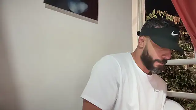 Snapshot of romeolovedark chatting on October 2025 01:47:02 AM romeolovedark online show from October 2025 01:47:02 AM