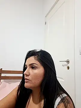 laura dirtyhot online show from December 2024 07:10:01 PM