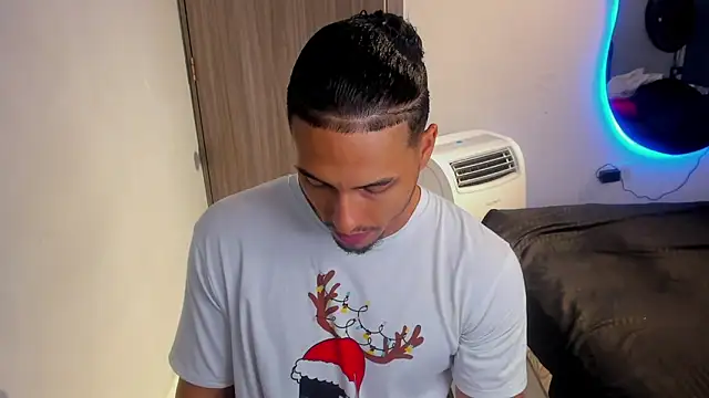 Snapshot of Kris_Khalifa69 chatting on October 2025 04:52:01 AM Kris Khalifa69 online show from October 2025 04:52:01 AM