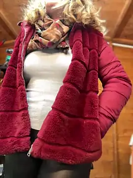 DaisyVibesss online show from December 2024 04:09:02 PM