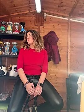 DaisyVibesss online show from December 2024 01:38:02 PM