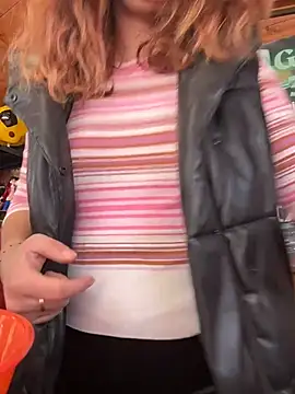 DaisyVibesss online show from December 2025 10:33:01 AM