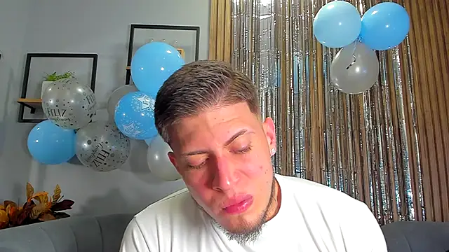 SebastianMaximoff online show from December 2025 12:22:01 PM