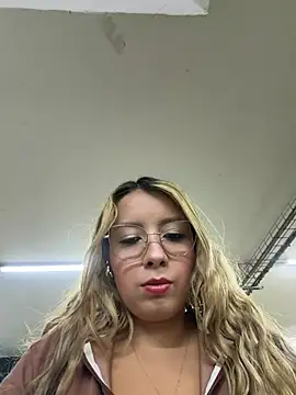 Snapshot of ValeriaHot69 chatting on May 2026 03:39:02 PM ValeriaHot69 online show from May 2026 03:39:02 PM