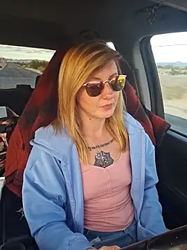 Snapshot of SheIsSomething chatting on January 2026 12:03:02 AM SheIsSomething online show from January 2026 12:03:02 AM