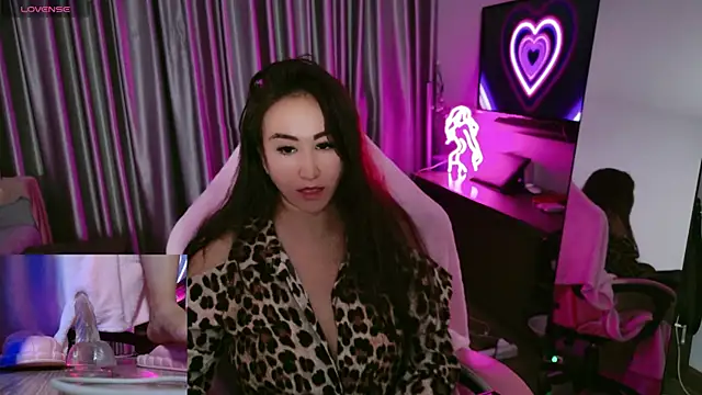 Snapshot of AsianQueens chatting on October 2025 03:57:02 PM AsianQueens online show from October 2025 03:57:02 PM