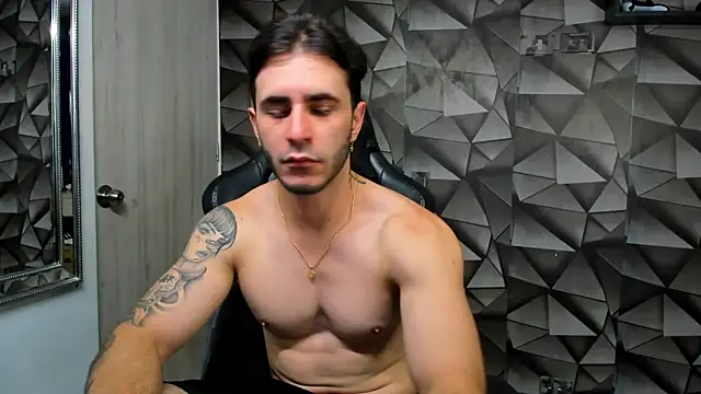 Latino stud4u online show from December 2025 01:02:01 AM